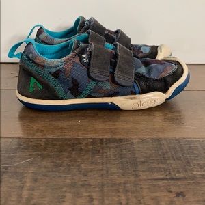 Plae Blue Camo Sneakers, size 11